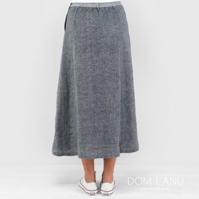 Modrá pruhovaná sukňa zo 100% ľanovej látky.