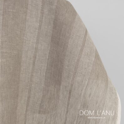 Farba: niekoľko odtieňov sivohnedej (piesková)