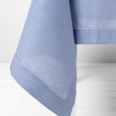 Poloľanový svetlomodrý obrus s záhybom 4cm a dutým stehom