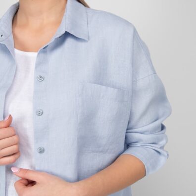 Ľanová svetlomodrá blúzka so zapínaním na gombíky