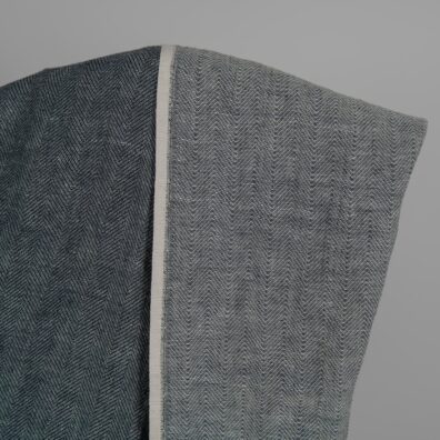 Ľanová-vlnená obojstranná látka čierna-biela s vzorom rybej kosti praná